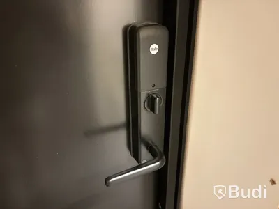 Ytterdörr Lurs Hammarö 10x21 höger med Yale Doorman