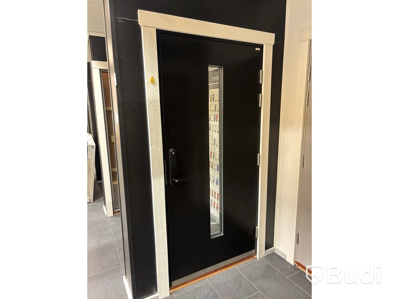 Ytterdörr Lurs Hammarö 10x21 höger med Yale Doorman