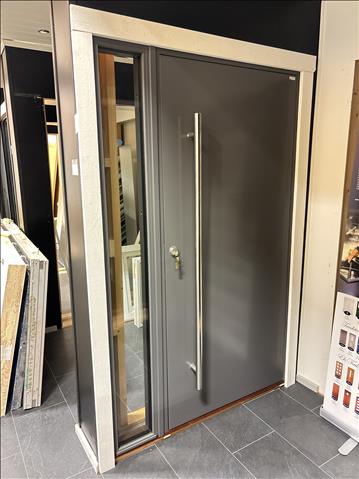 Ytterdörr Lurs Boviken 10x21 höger med sidoljus 3x21