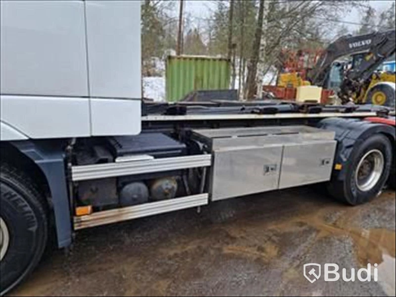 Lastbil Volvo FH16 6X2, 2013 Mätarställning (km): 623718 Tillverkare: Hiab