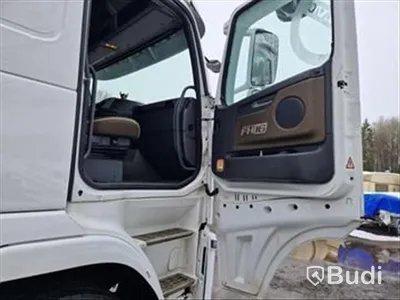 Lastbil Volvo FH16 6X2, 2013 Mätarställning (km): 623718 Tillverkare: Hiab