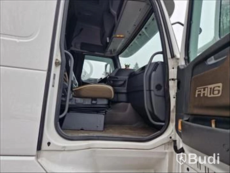 Lastbil Volvo FH16 6X2, 2013 Mätarställning (km): 623718 Tillverkare: Hiab