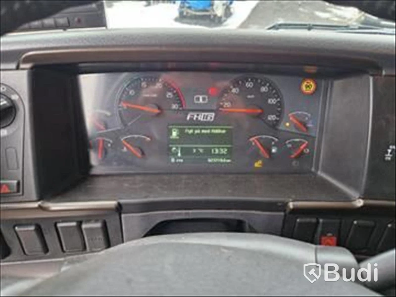 Lastbil Volvo FH16 6X2, 2013 Mätarställning (km): 623718 Tillverkare: Hiab