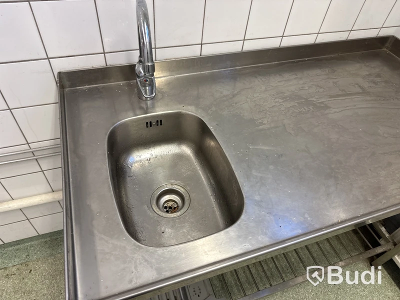 Rostfri diskbänk med blandare