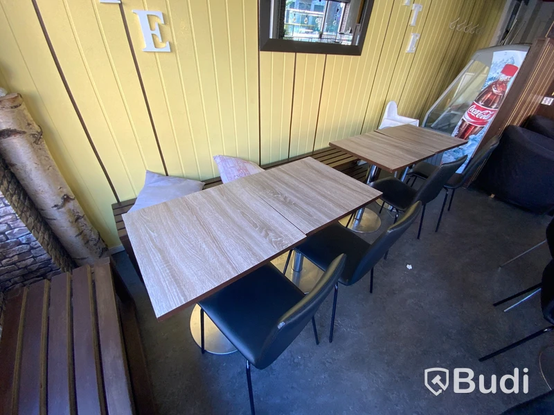 4st stolar, 4st cafebord samt en sittbänk