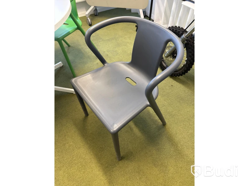Runt bord med 4 st designstolar - MAGIS Air-armchair