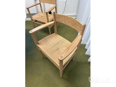 4 st Designstolar, Carl Hansen och son, Design Hans J. Wegner och runt bord