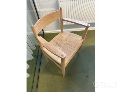 4 st Designstolar, Carl Hansen och son, Design Hans J. Wegner och runt bord