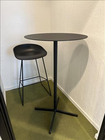 Barbord, metall och barstol, HAY
