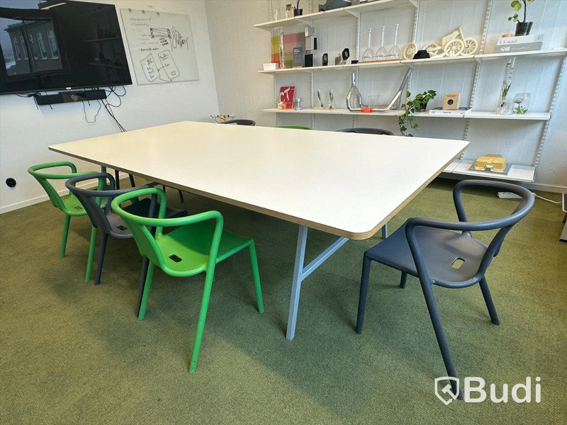 Konferensbord och 7 st designstolar , MAGIS Air-Armchair
