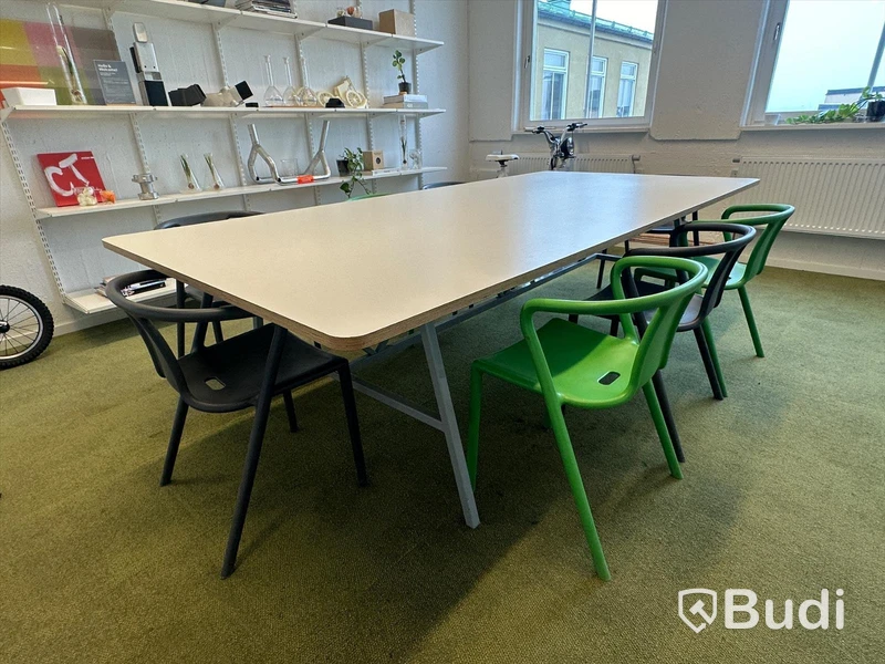 Konferensbord och 7 st designstolar , MAGIS Air-Armchair