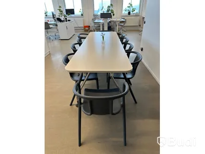 Matbord Vitra och 10 st designstolar,  MAGIS Air-armchair