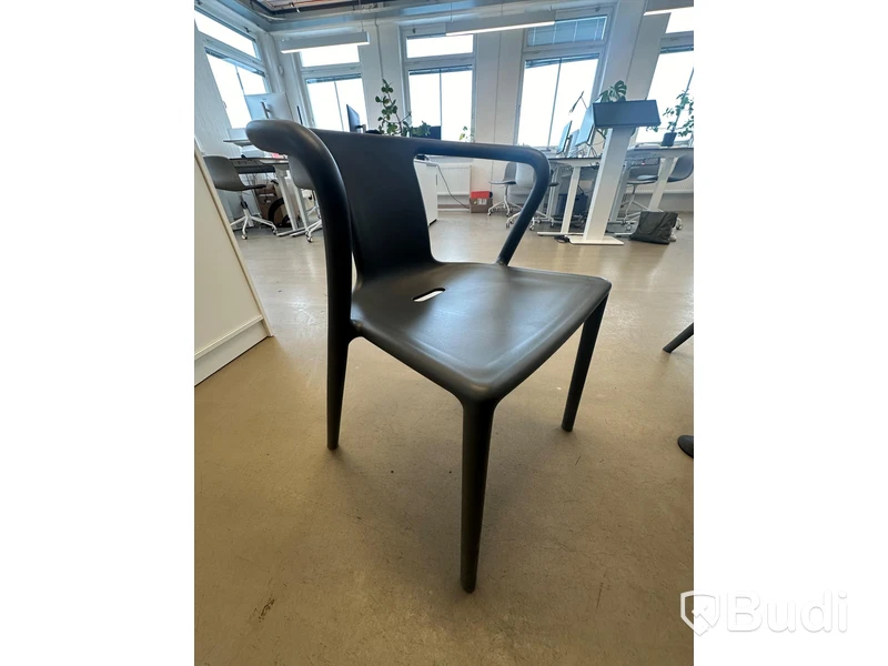 Matbord Vitra och 10 st designstolar,  MAGIS Air-armchair