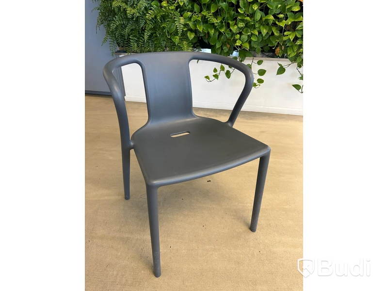 Matbord Vitra och 10 st designstolar,  MAGIS Air-armchair