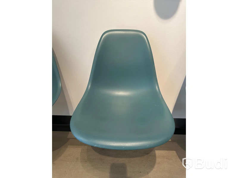 Tresitsig bänk, Vitra Eames tandem, 164x57 cm.