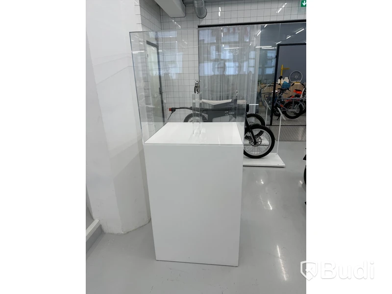 Butiksdisplay, plexiglas, 72x72x180 cm