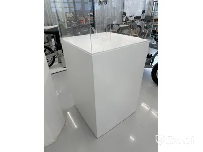 Butiksdisplay, plexiglas, 72x72x180 cm