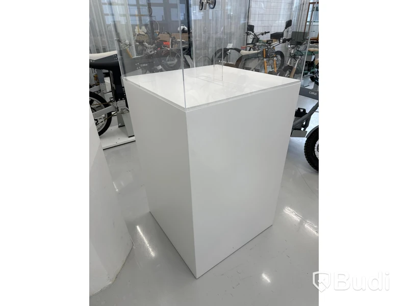 Butiksdisplay, plexiglas, 72x72x180 cm