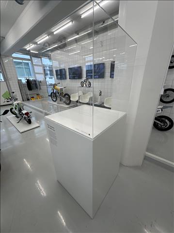 Butiksdisplay, plexiglas, 72x72x180 cm