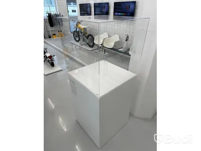 Butiksdisplay, plexiglas, 72x72x180 cm