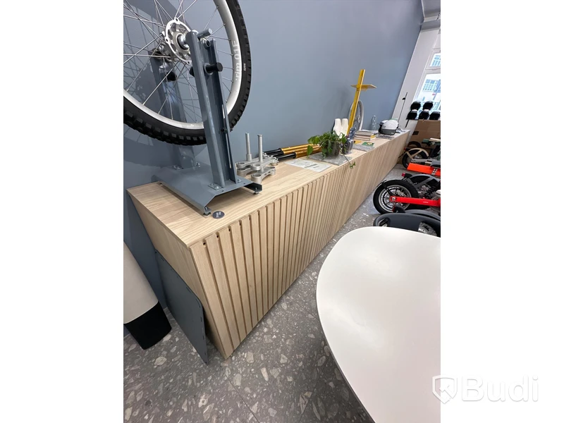 2 st Skåp, front med träpanel