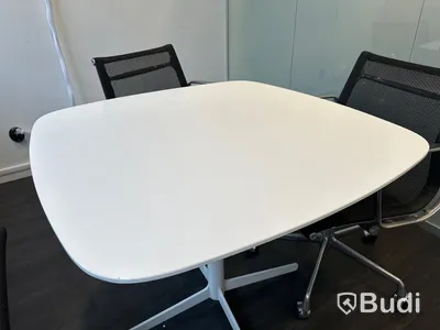 Bord och 4 st konferensstolar, Herman Miller Eames