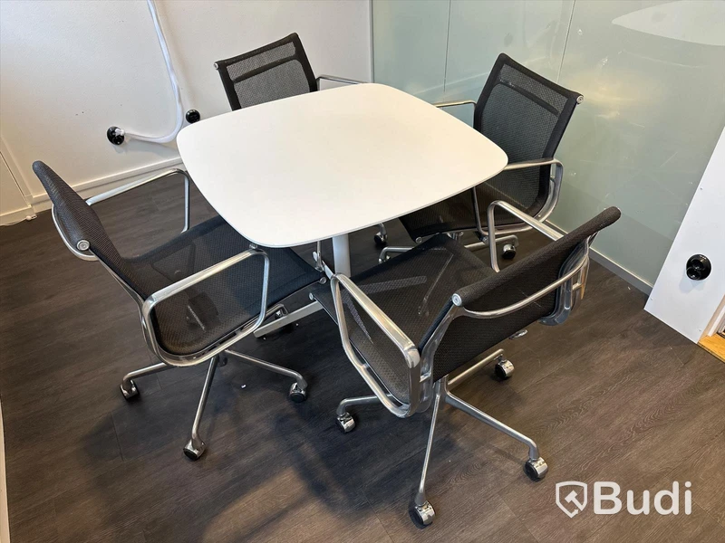 Bord och 4 st konferensstolar, Herman Miller Eames