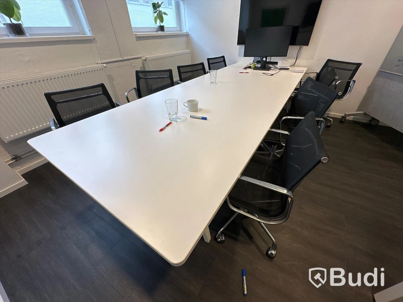 Konferensbord och 8 st stolar Herman Miller Eames