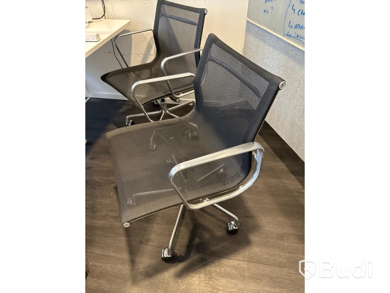 Konferensbord och 8 st stolar Herman Miller Eames