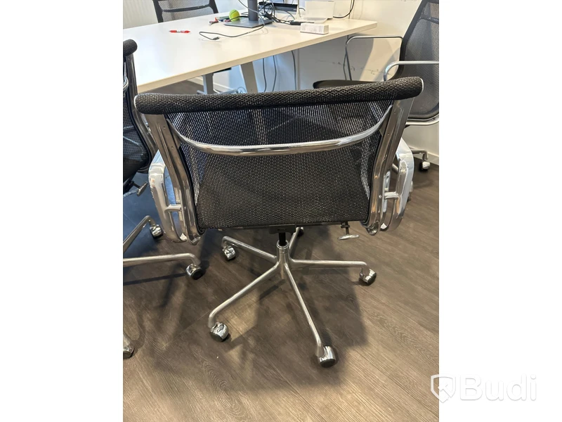 Konferensbord och 8 st stolar Herman Miller Eames