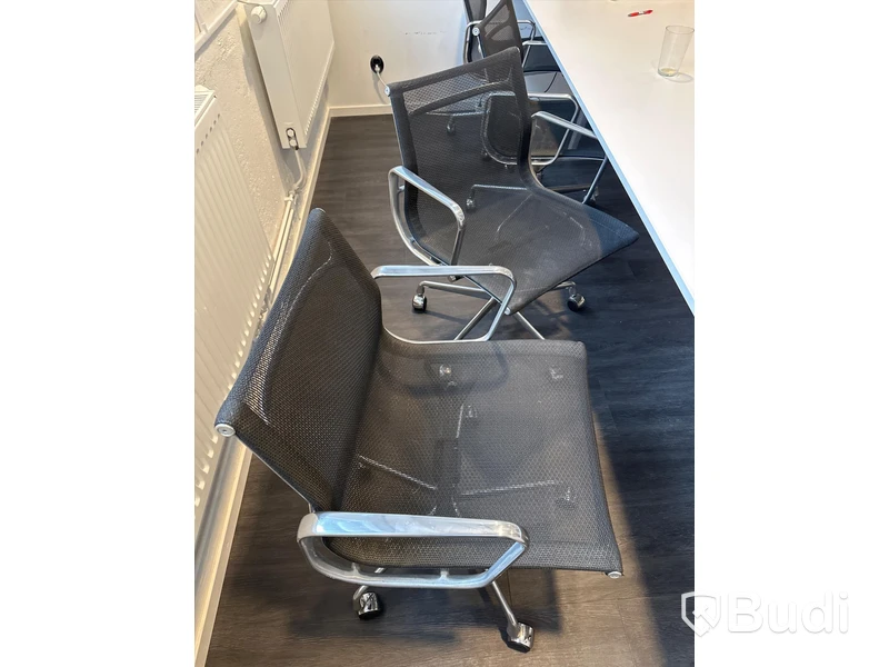 Konferensbord och 8 st stolar Herman Miller Eames