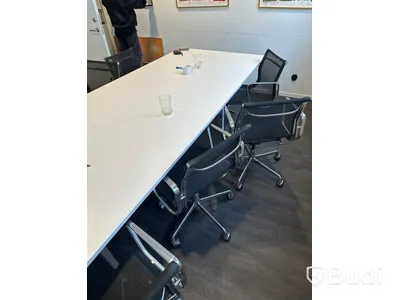 Konferensbord och 8 st stolar Herman Miller Eames
