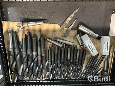 Verkstadsinredning med bänk, inklusive verktyg - Pela Tools