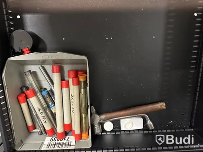 Verkstadsinredning med bänk, inklusive verktyg - Pela Tools