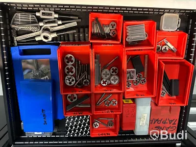 Verkstadsinredning med bänk, inklusive verktyg - Pela Tools