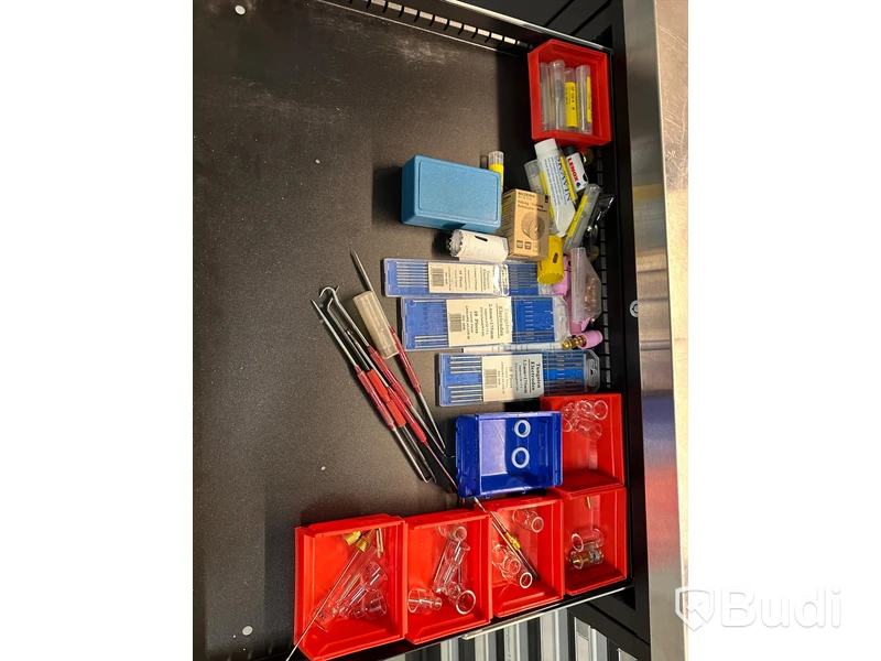 Verkstadsinredning med bänk, inklusive verktyg - Pela Tools