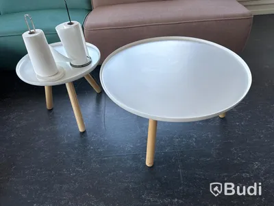 Soffgrupp i flera sektioner samt två stycken soffbord och golvlampa - Norrman