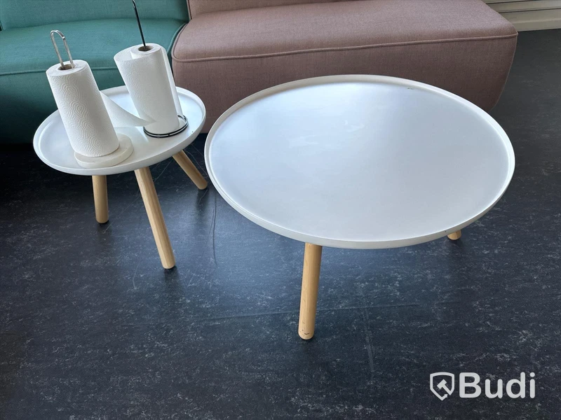 Soffgrupp i flera sektioner samt två stycken soffbord och golvlampa - Norrman