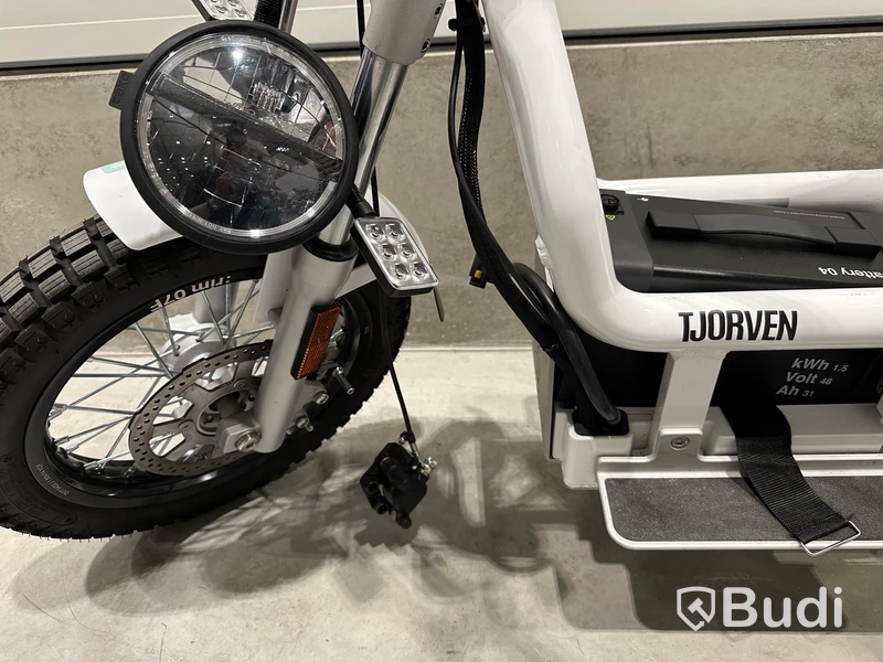 Reparationsobjekt Moped Cake MAKKA FLEX WHITE. Obs! Utlandsregistrerad.