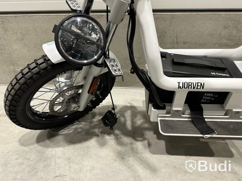 Reparationsobjekt Moped Cake MAKKA FLEX WHITE. Obs! Utlandsregistrerad.