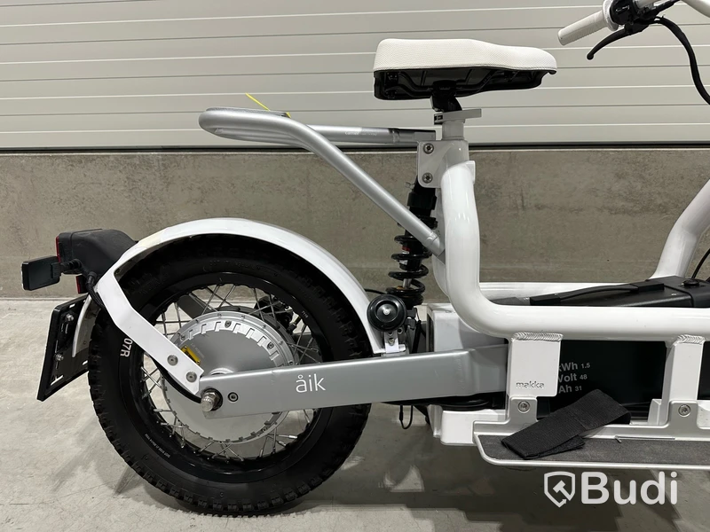 Reparationsobjekt Moped Cake MAKKA FLEX WHITE. Obs! Utlandsregistrerad.