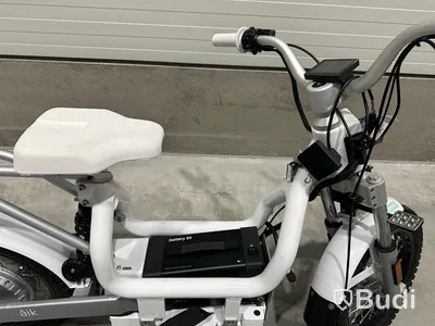 Reparationsobjekt Moped Cake MAKKA FLEX WHITE. Obs! Utlandsregistrerad.
