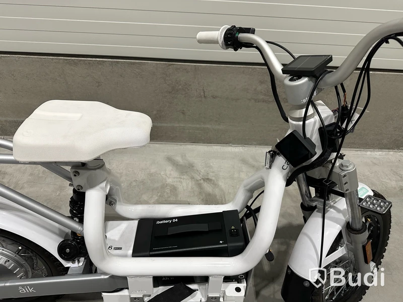 Reparationsobjekt Moped Cake MAKKA FLEX WHITE. Obs! Utlandsregistrerad.