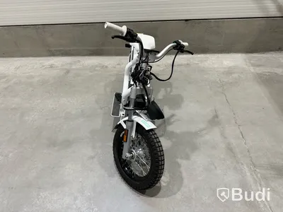 Reparationsobjekt Moped Cake MAKKA FLEX WHITE. Obs! Utlandsregistrerad.