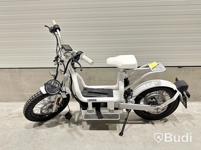 Reparationsobjekt Moped Cake MAKKA FLEX WHITE. Obs! Utlandsregistrerad.
