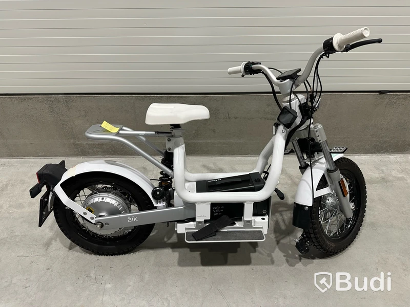 Reparationsobjekt Moped Cake MAKKA FLEX WHITE. Obs! Utlandsregistrerad.