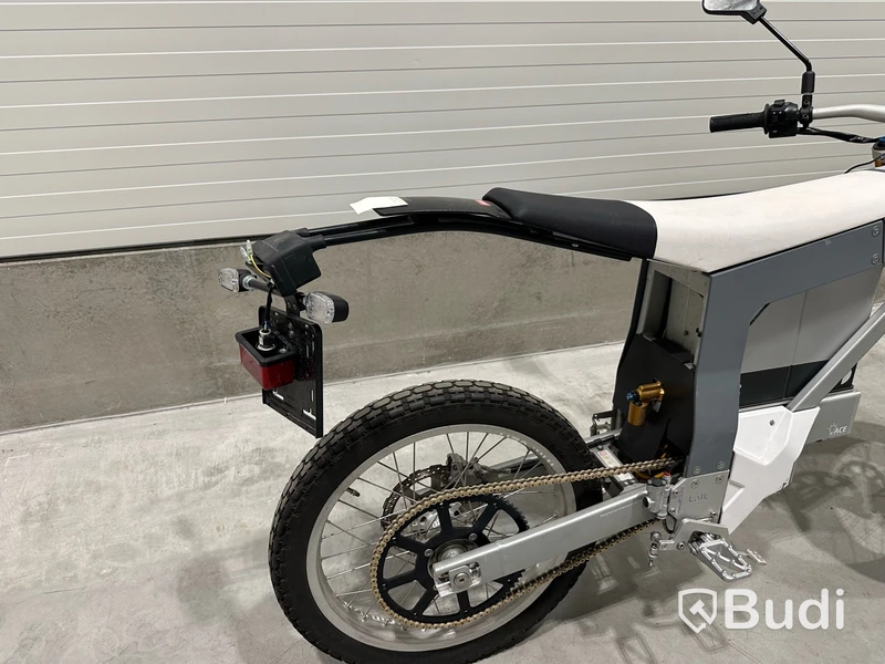 Reparationsobjekt Moped Cake KALK &.