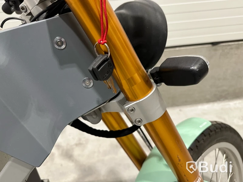 Reparationsobjekt Moped Cake KALK &.