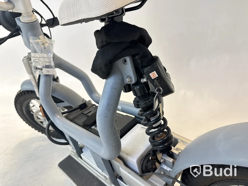 Cake Makka Flex Grey -2022 | YW2C4H044NA000094 | Vägregistrerad Moped Klass-1