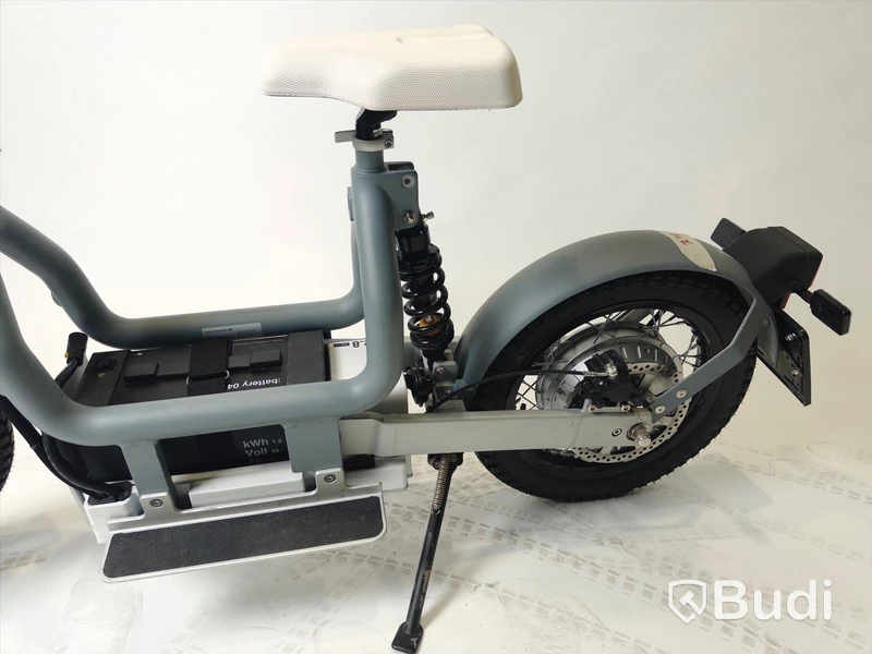 Moped Cake MAKKA FLEX GREY 2023, REGNR; CWG49C. Begagnad.  Lätt elegant elektrisk motorcykel